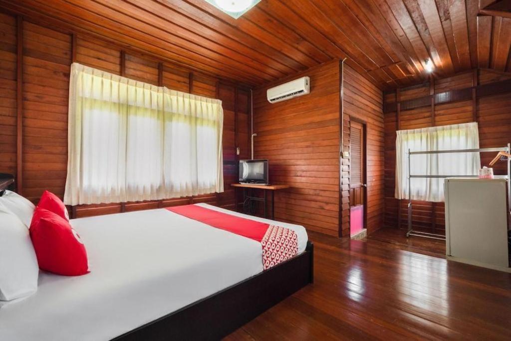 Oyo 1143 Phet Luran Thai Resort Kohchang Koh Chang Exterior photo